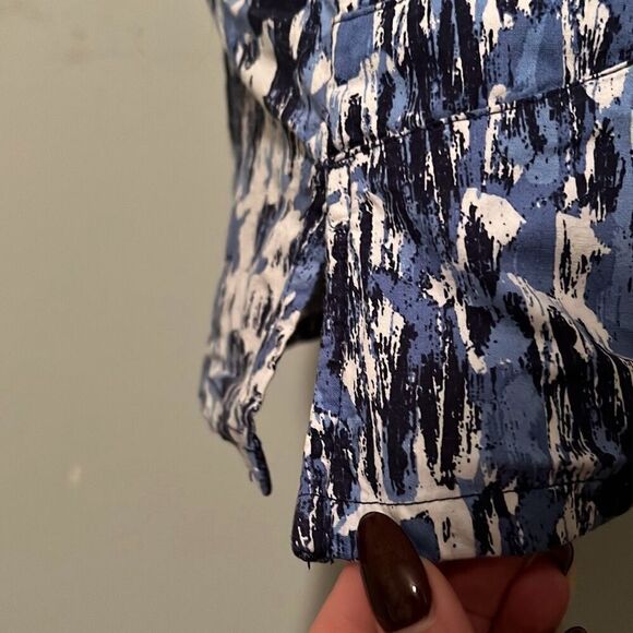 Nurse Mates Women's Blue Abstract Printed Short Sleeve Scrub Top - Picture 8 of 10